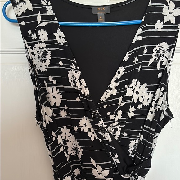 Floral Black and White Women's Dress - Picture 5 of 9